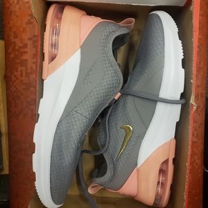 Women Nike Air Max Motion 2